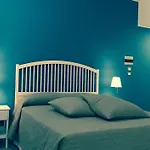 Isola Charm B&B - A Historic Villa Near Punta Del Pero Beach
