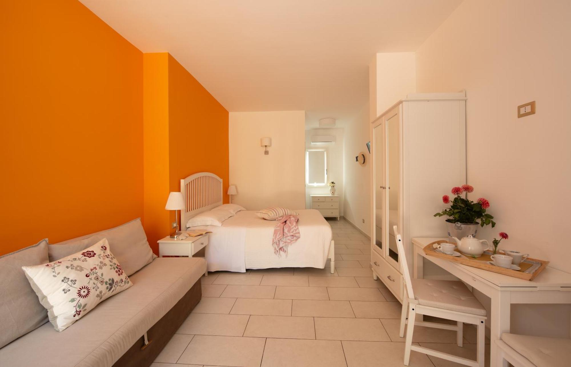 Isola Charm - A Historic Near Punta Del Pero Bed and breakfast Syracuse