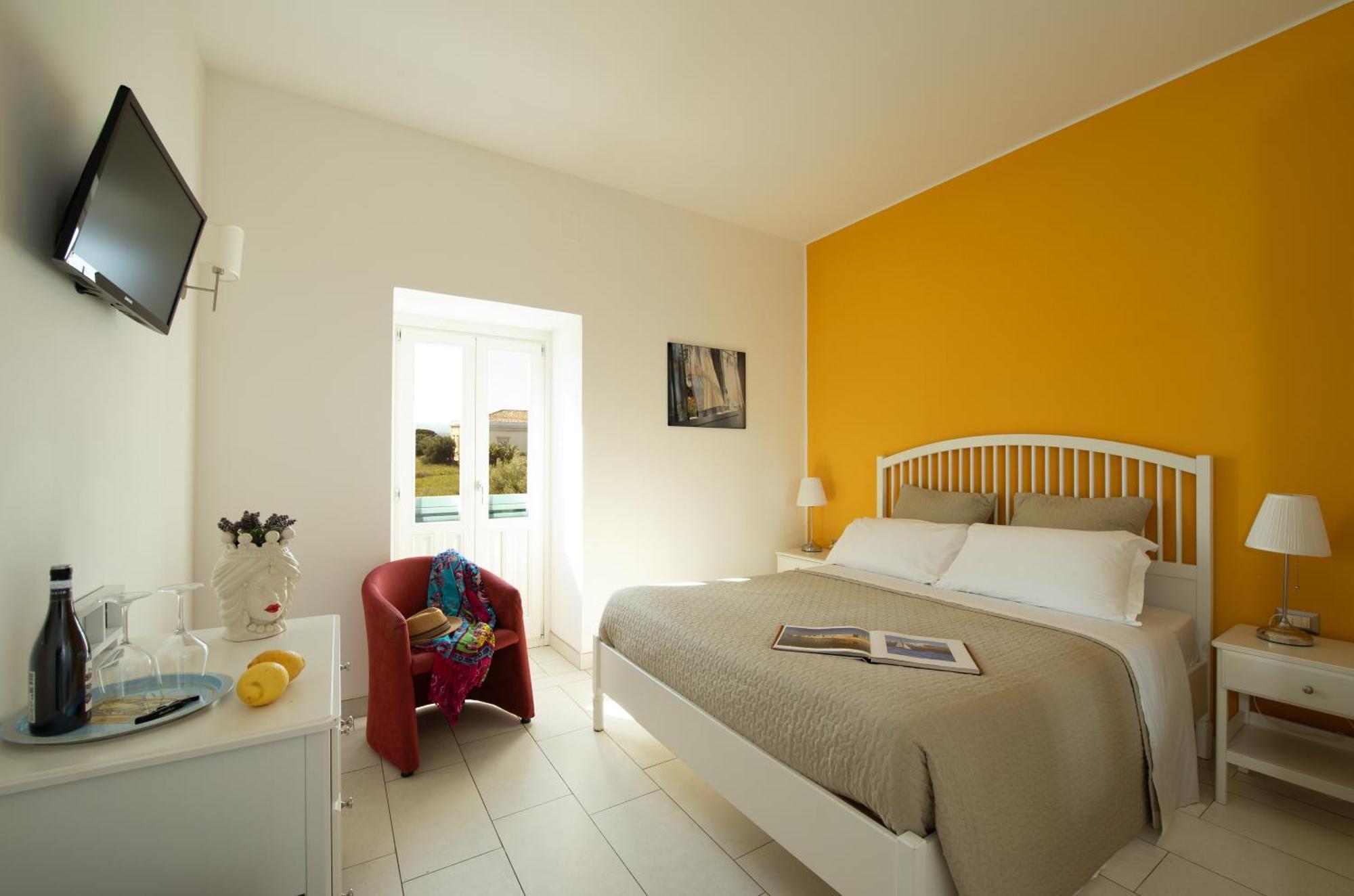Bed and breakfast Isola Charm - A Historic Near Punta Del Pero 2*
